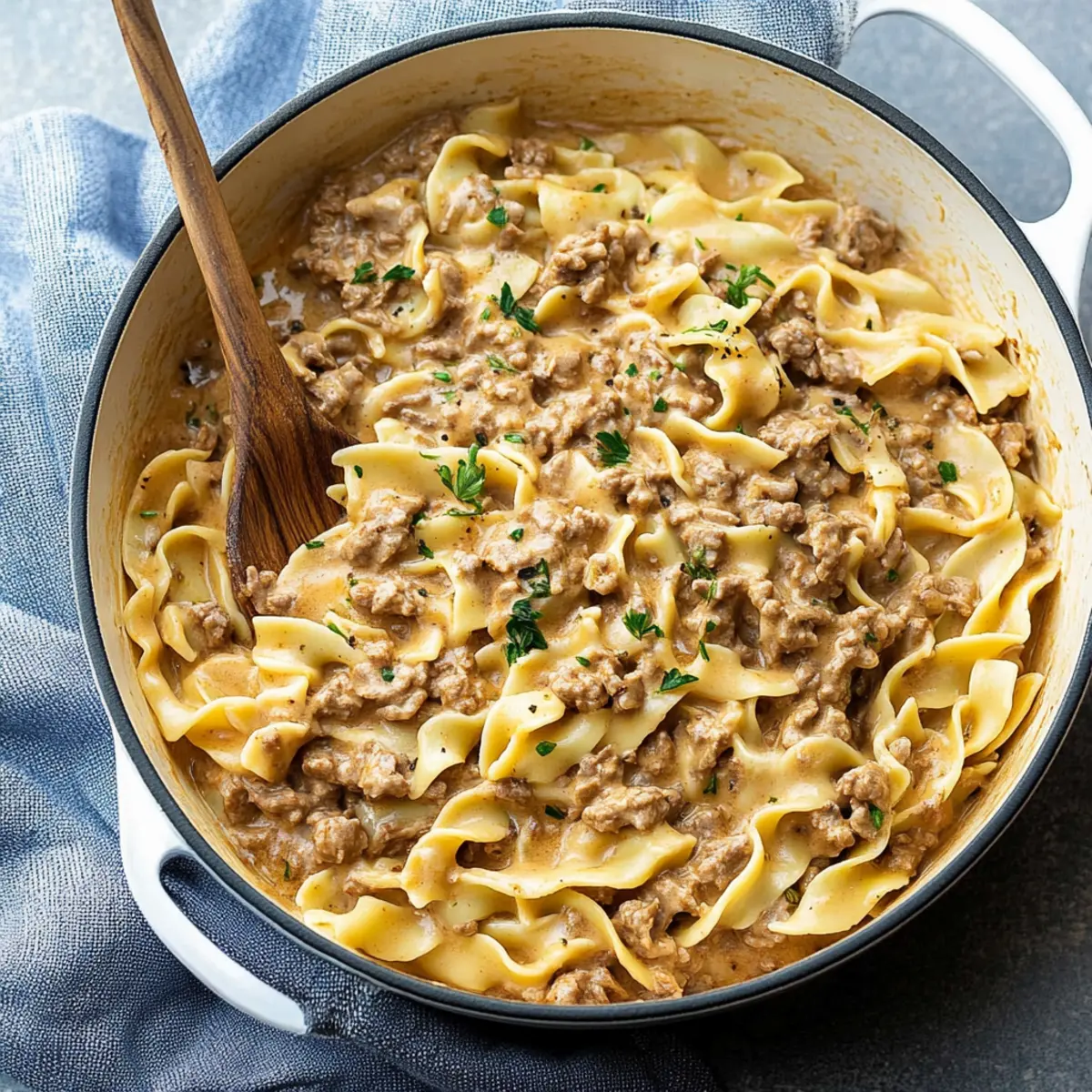 Indulgent Ground Beef Stroganoff Ready in Just 30 Minutes 1 rmceke4wijvwlugphv3s
